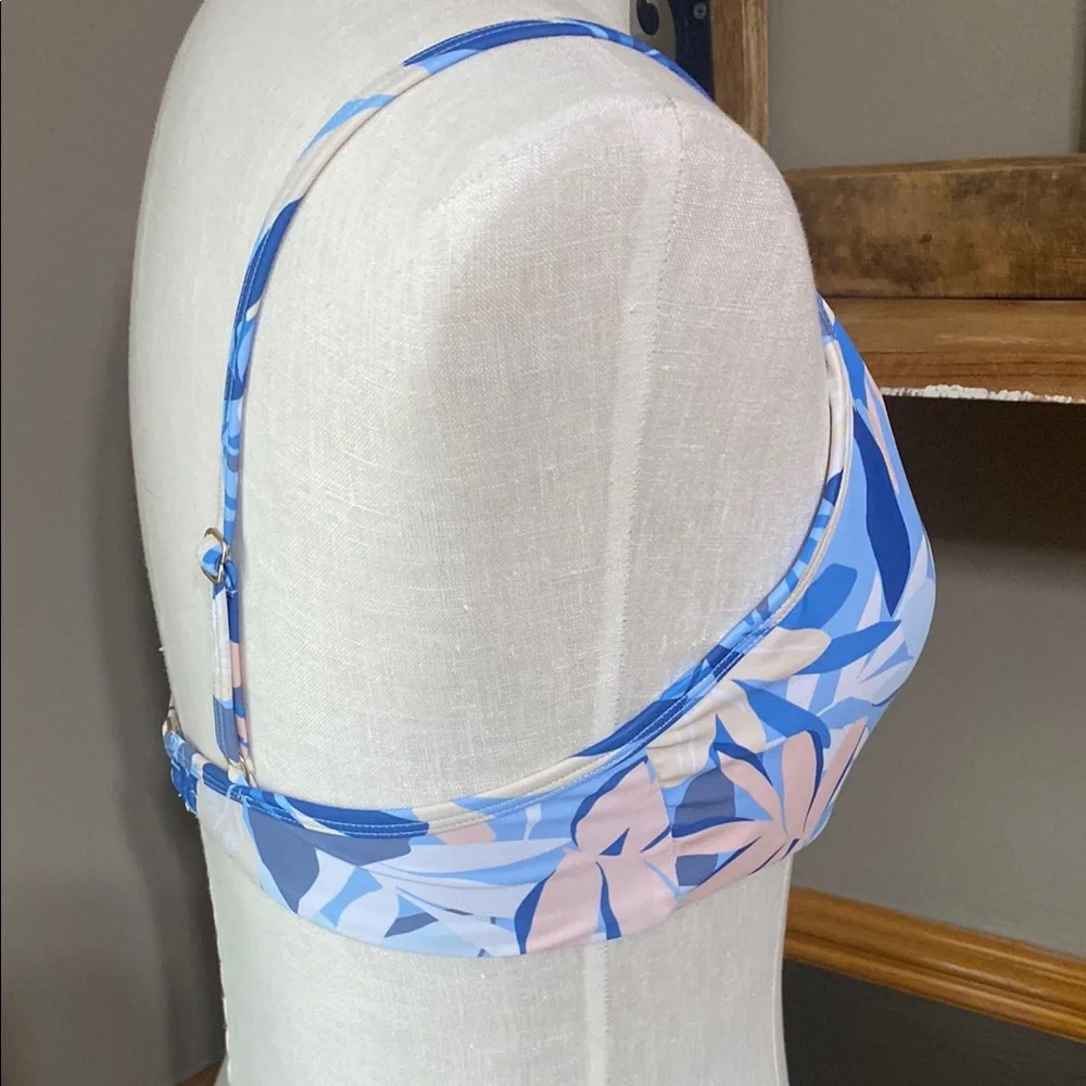 Nine West Floral water color sky Blue bikini top size medium